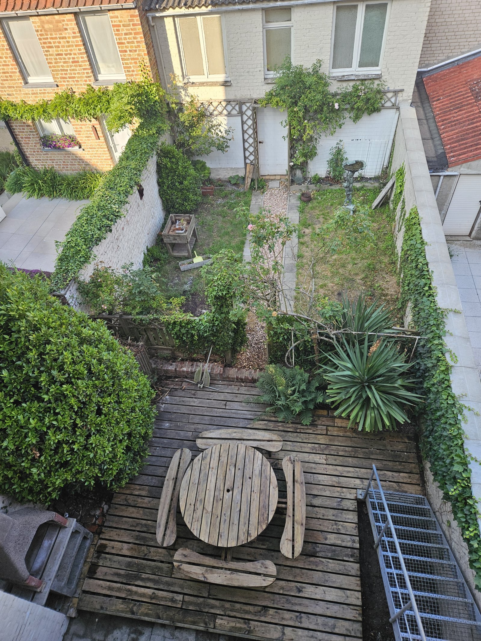 Jardin privé et clôturé de la villa, idéal pour les enfants